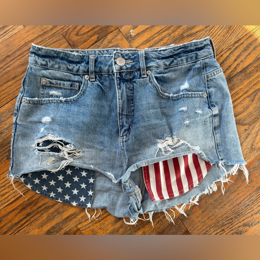 Garage size 7 American flag Jean shorts